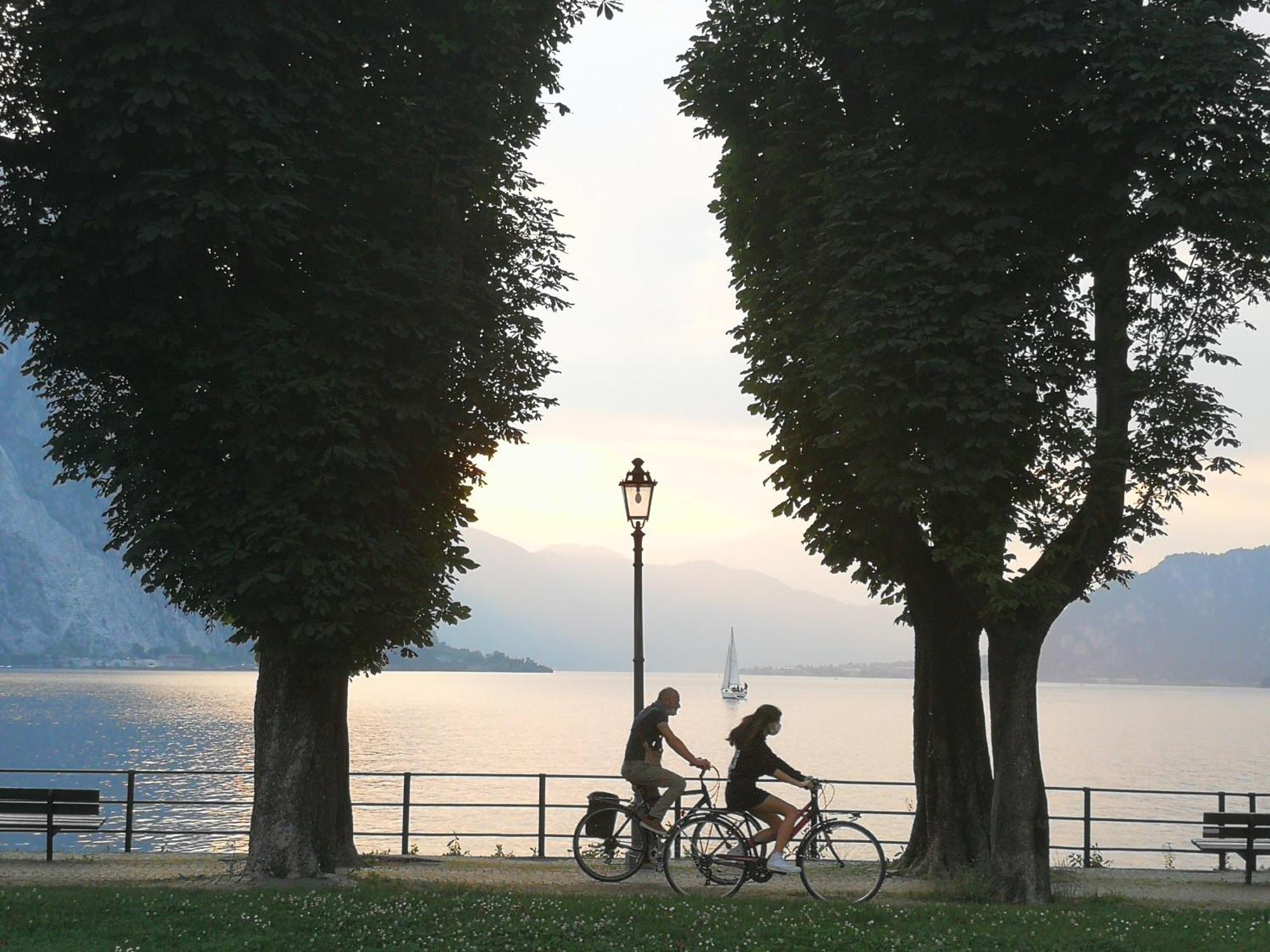 Big Romantic Lake View & Terrace Appartement Lecco Buitenkant foto