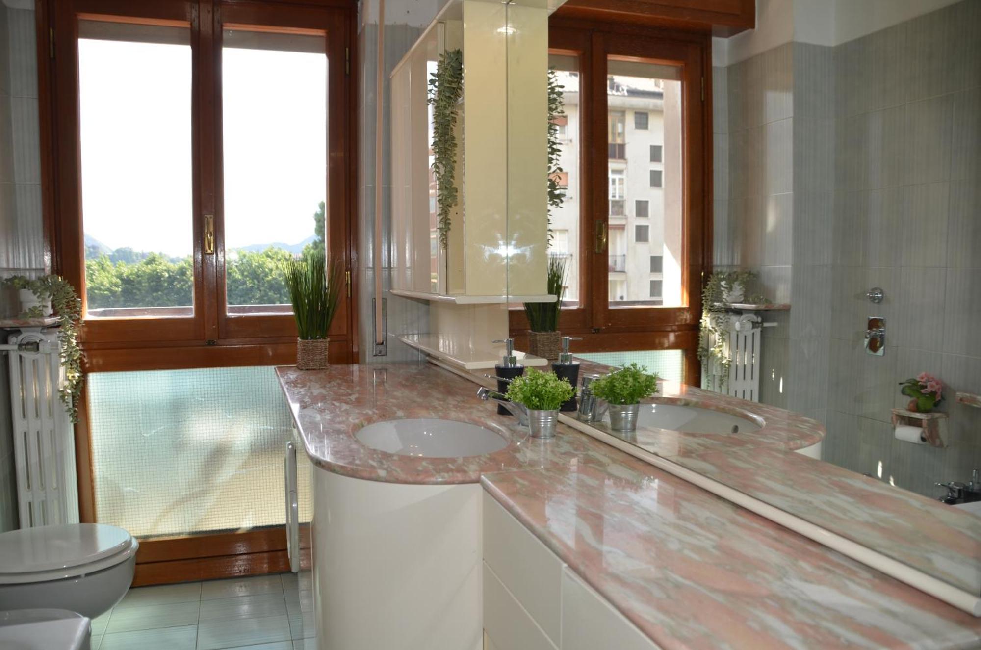 Big Romantic Lake View & Terrace Appartement Lecco Buitenkant foto