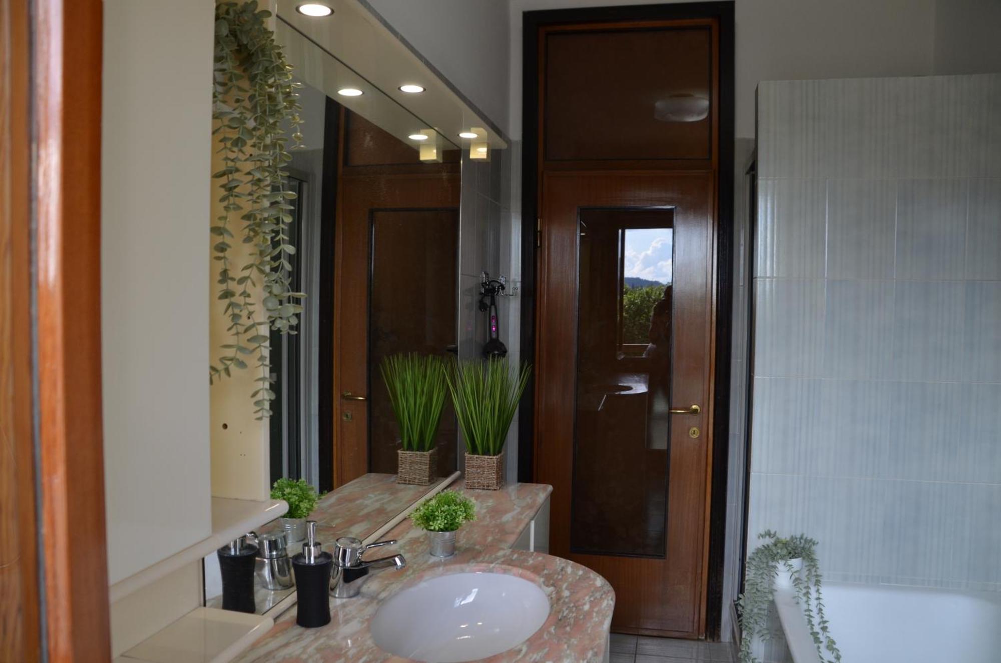 Big Romantic Lake View & Terrace Appartement Lecco Buitenkant foto