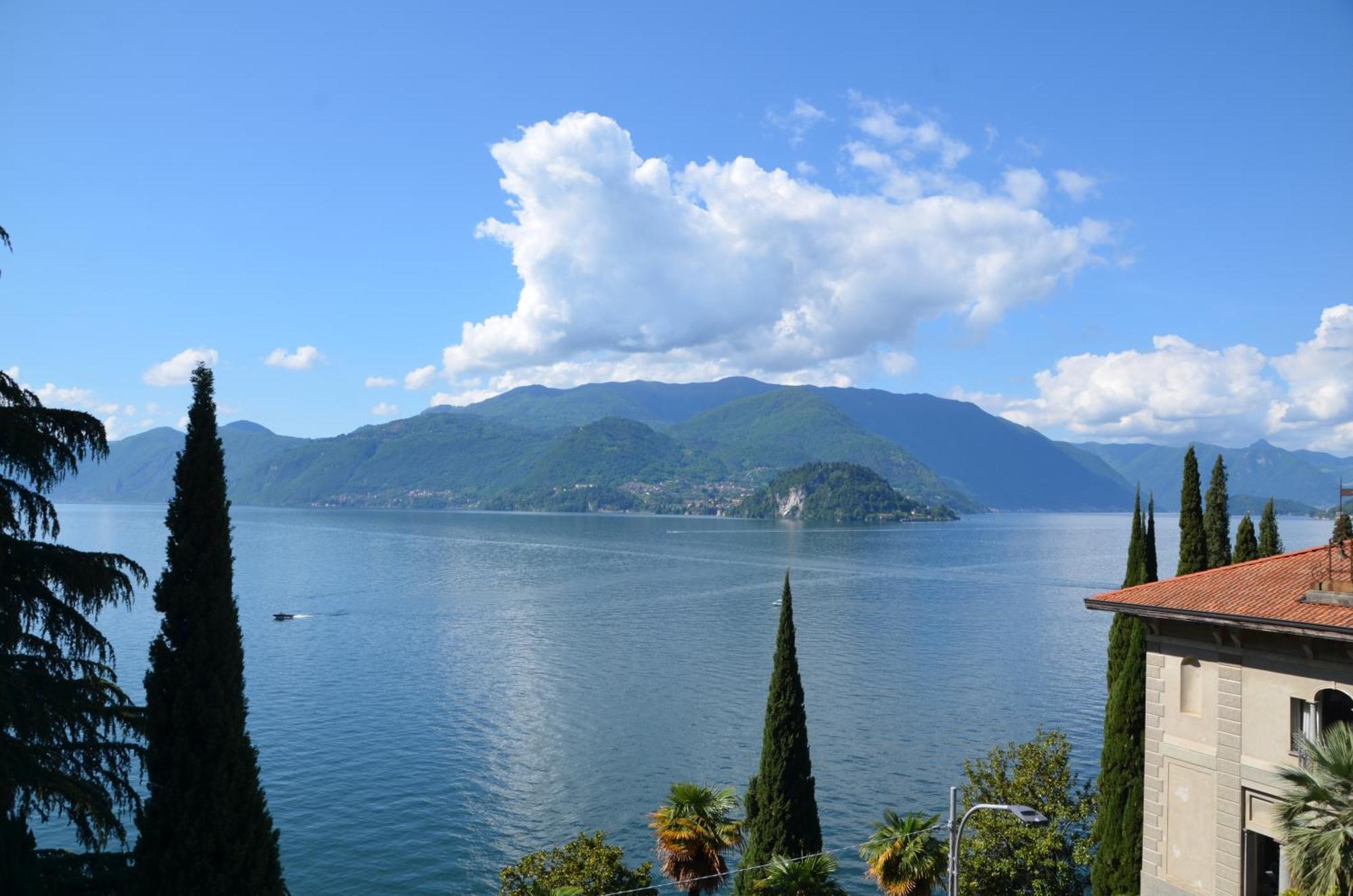 Big Romantic Lake View & Terrace Appartement Lecco Buitenkant foto